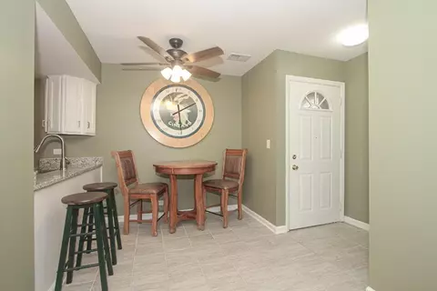 1979 Kenilworth Cir #E, Hoffman Estates, IL 60195 photo 10