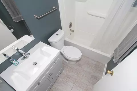 1979 Kenilworth Cir #E, Hoffman Estates, IL 60195 photo 19