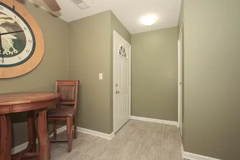 1979 Kenilworth Cir #E, Hoffman Estates, IL 60195 photo 8
