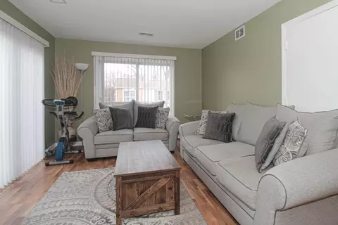 1979 Kenilworth Cir #E, Hoffman Estates, IL 60195 photo 5