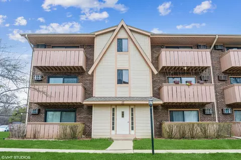 17 Cedar Ct #1, Vernon Hills, IL 60061