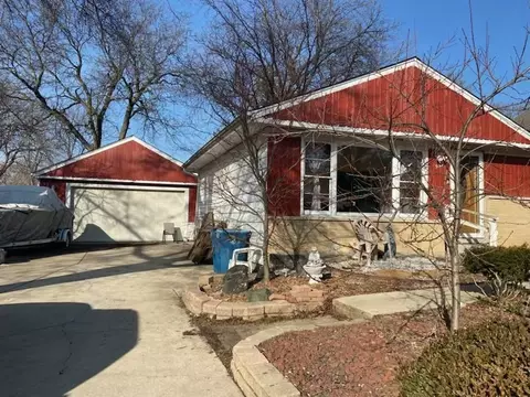 553 W Comstock Ave, Elmhurst, IL 60126