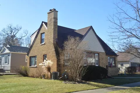 305 W Keith Ave, Waukegan, IL 60085