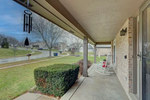 530 Flora Dr, Algonquin, IL 60102 photo 3