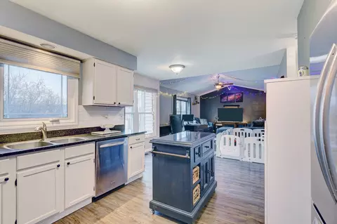530 Flora Dr, Algonquin, IL 60102 photo 10