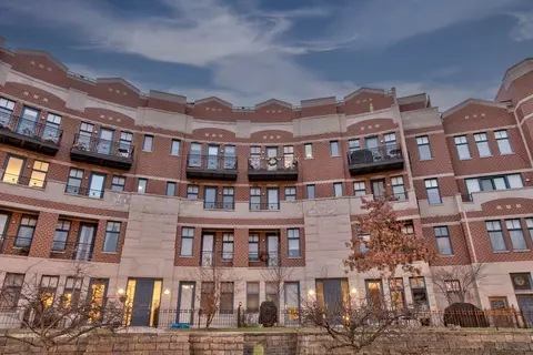 7746 N Sheridan Rd #2L, Chicago, IL 60626