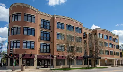 106 S Ridgeland Ave #306, Oak Park, IL 60302