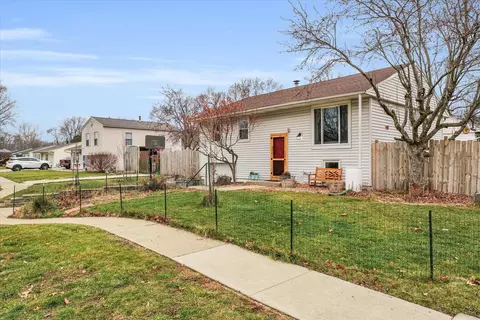 2502 Sangamon Dr, Champaign, IL 61821 photo 2