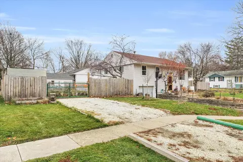 2502 Sangamon Dr, Champaign, IL 61821 photo 4