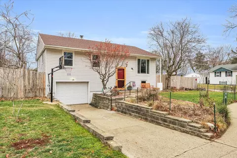 2502 Sangamon Dr, Champaign, IL 61821 photo 3