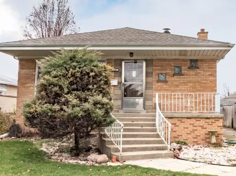 1542 Forest Rd, La Grange Park, IL 60526