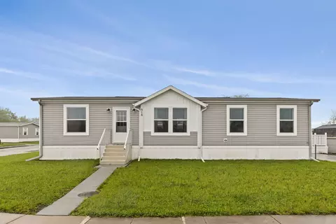 818 S 10th St, Dekalb, IL 60115