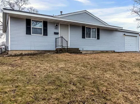 1121 Austin Dr, Urbana, IL 61802