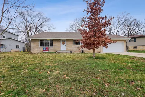 14 Hancock Dr, Villa Grove, IL 61956