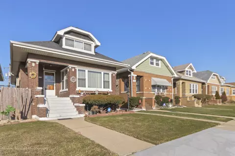 5146 W Wolfram St, Chicago, IL 60641