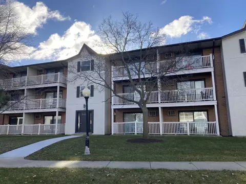 137 Gregory St #16, Aurora, IL 60504