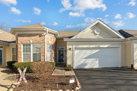 21352 Mays Lake Dr, Crest Hill, IL 60403