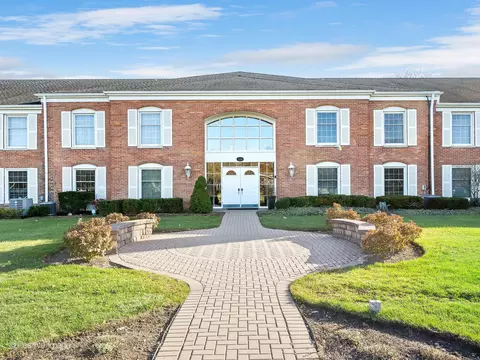 124 Carriage Way Dr #B111, Burr Ridge, IL 60527