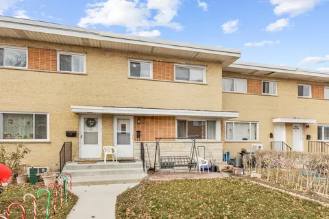 9 E Judith Ann Dr, Mount Prospect, IL 60056 photo 2