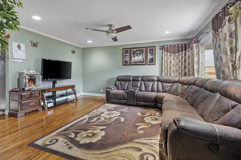9 E Judith Ann Dr, Mount Prospect, IL 60056 photo 4