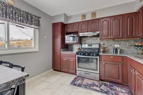 9 E Judith Ann Dr, Mount Prospect, IL 60056 photo 5