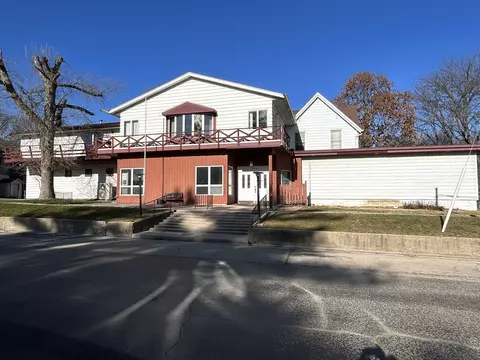 529 Washington St, Pecatonica, IL 61063 photo 1