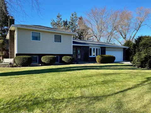 2901 Gregg Dr, Mchenry, IL 60050