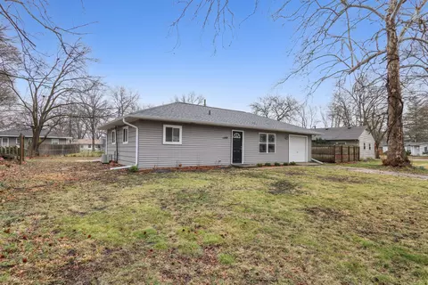 1418 Rosewood Dr, Champaign, IL 61821
