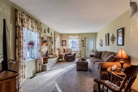 330 E Atkinson St, Sheffield, IL 61361 photo 5