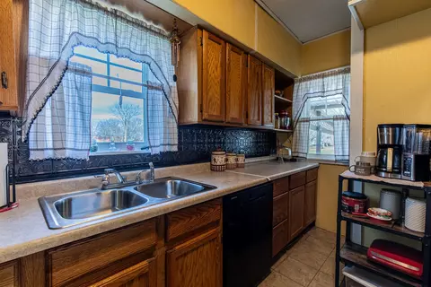 330 E Atkinson St, Sheffield, IL 61361 photo 9