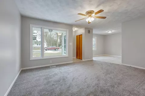 727 Watson Dr, Genoa, IL 60135 photo 6