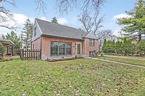 3916 W Sherwin Ave, Lincolnwood, IL 60712