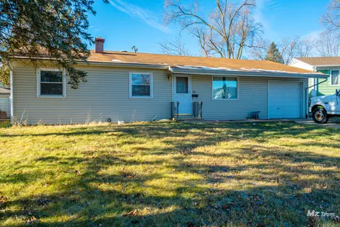 136 Pecos Cir, Carpentersville, IL 60110