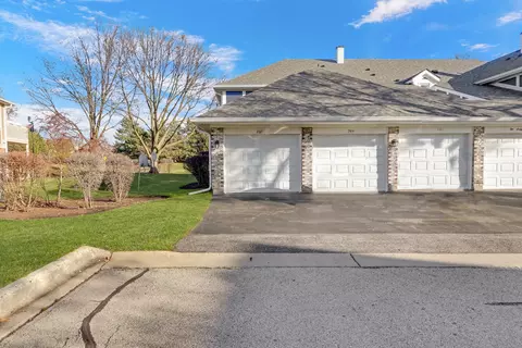 260 Southwick Ct, Vernon Hills, IL 60061