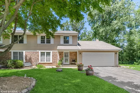 601 Smith Ave, Lake Bluff, IL 60044