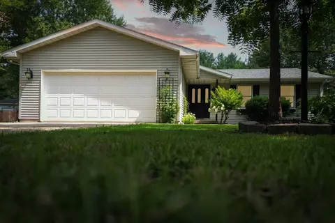 1705 Phillippe Dr, Mahomet, IL 61853