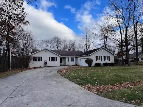 5300 Asti Blvd, Clinton, IL 61727
