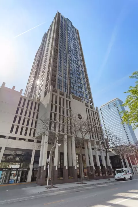 1122 N Clark St #1401, Chicago, IL 60610