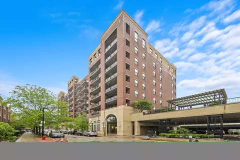811 W 15th Pl #404, Chicago, IL 60608