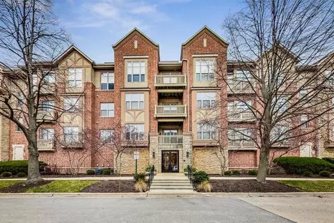 1739 Tudor Ln #206, Northbrook, IL 60062
