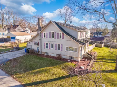 218 Cottage Ave, Carpentersville, IL 60110