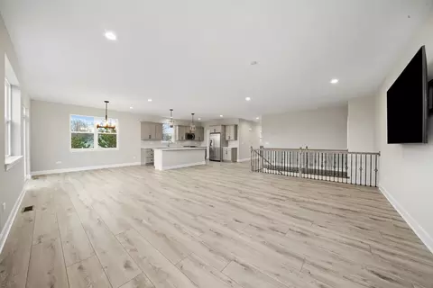 81 Cimarron Dr, Cary, IL 60013 photo 12