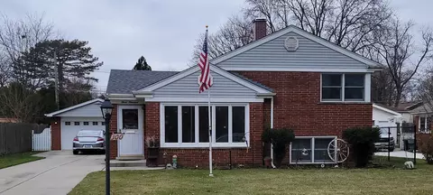 300 Pinehurst Dr, Des Plaines, IL 60016