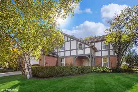 336 White Hall Ter, Bloomingdale, IL 60108