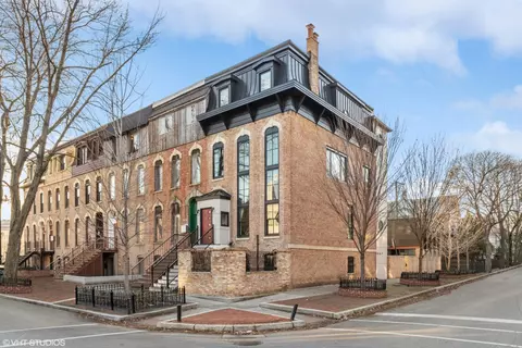 2426 N Seminary Ave, Chicago, IL 60614