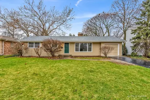 394 Bryant Ave, Glen Ellyn, IL 60137