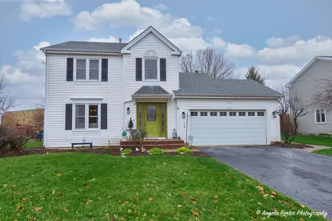 782 Blazing Star Trl, Cary, IL 60013