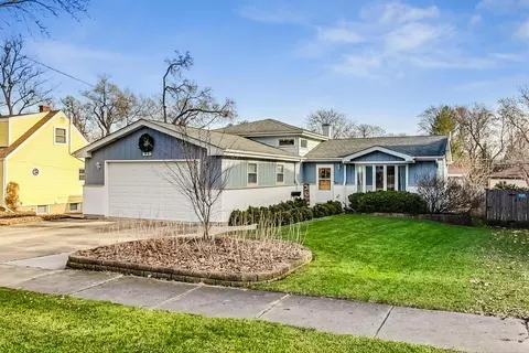 225 N Warwick Ave, Westmont, IL 60559
