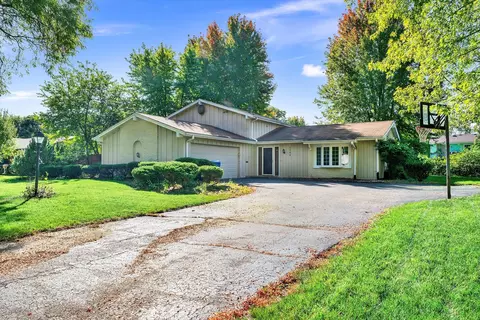 1202 Colorado Ave, Aurora, IL 60506