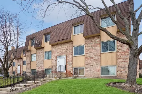 154 S Waters Edge Dr #E, Glendale Heights, IL 60139